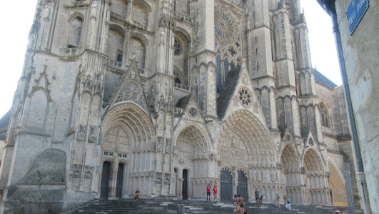 La facciata di una Cattedrale gotica