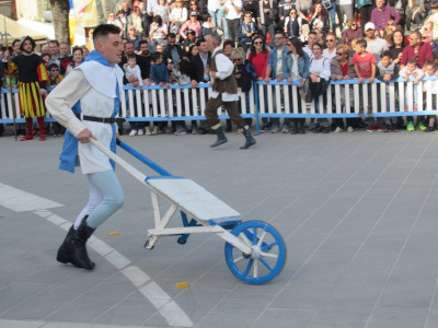 un corridore del Palio della Rana