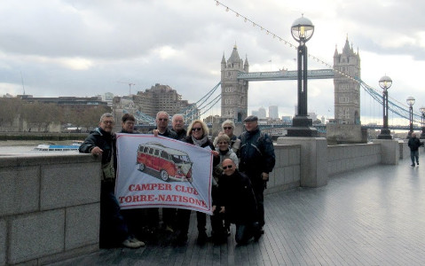 Davanti al Tower Bridge