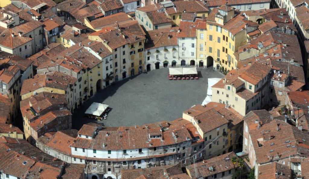 immagine da images/Lucca.jpg